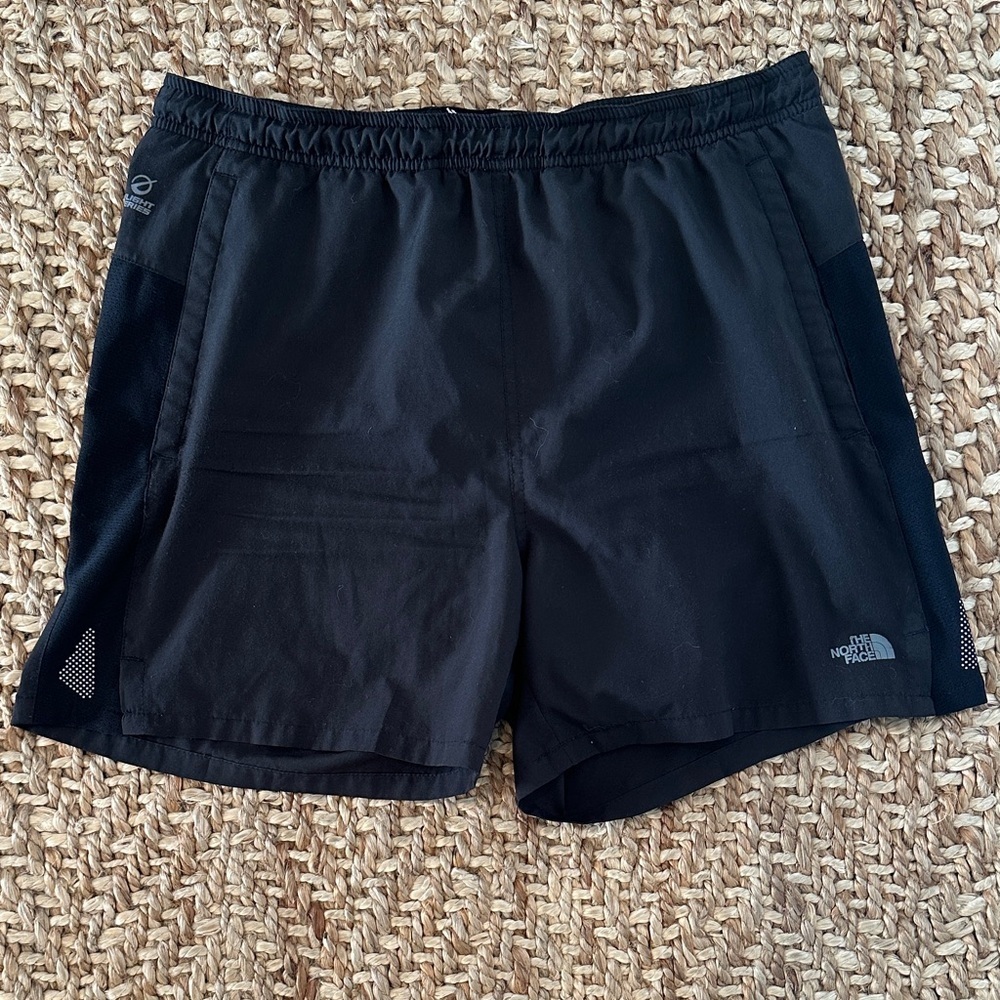the North face men’s active shorts size small